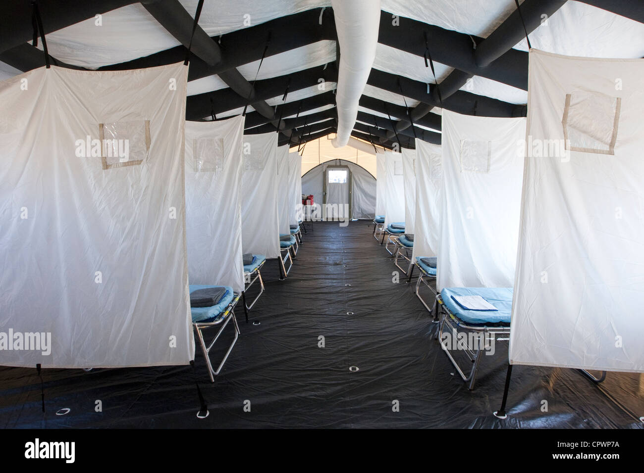 Notfall medizinische Task Force temporäre medizinische Betten während Übung für eine Katastrophe Stockfoto