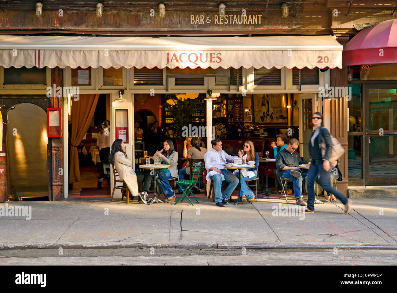 Café im Freien an der Prince Street in Nolita, Soho, New York City. Stockfoto