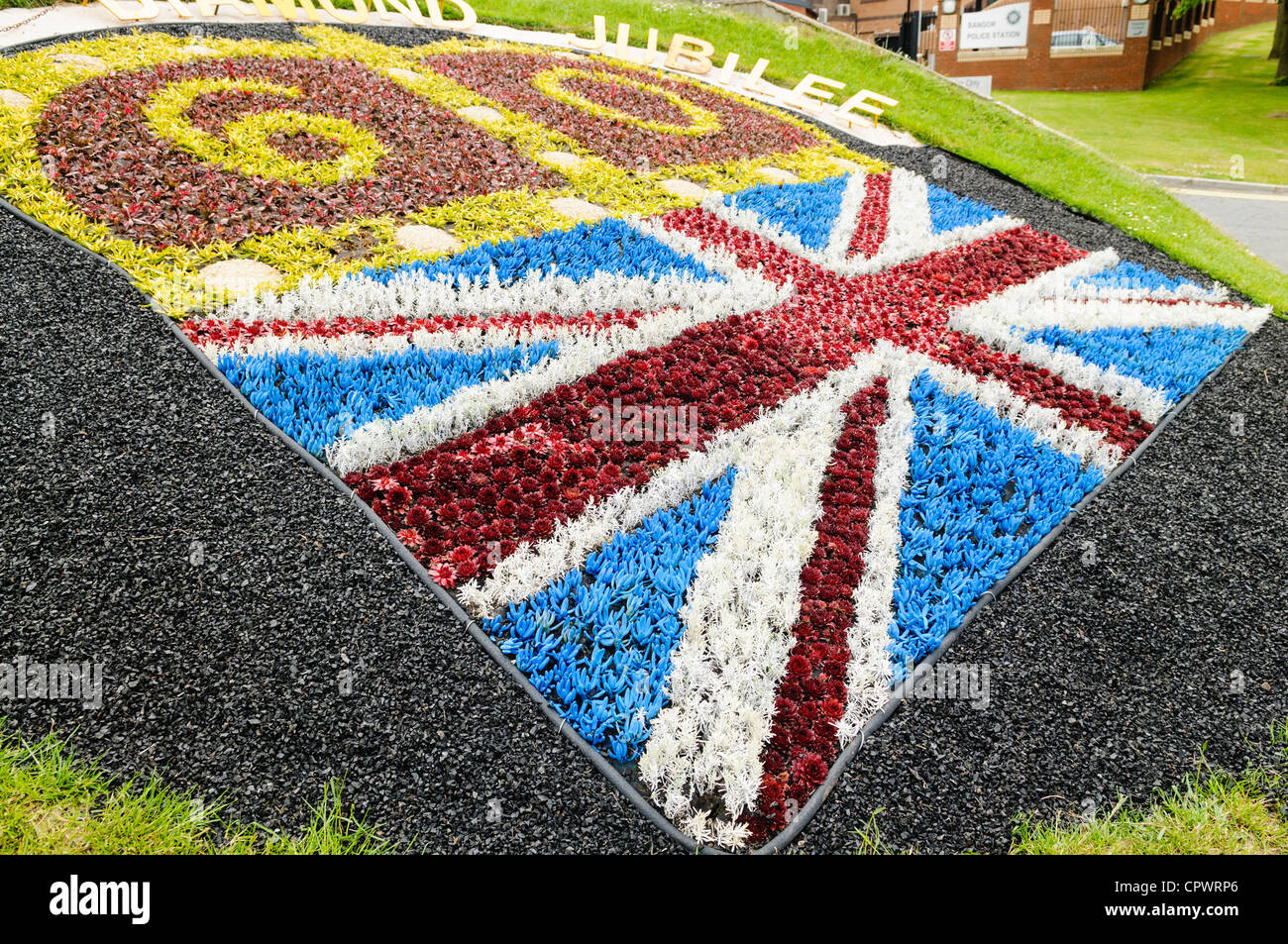 Union Jack-Flagge gemacht aus Alpenpflanzen, diamantene Thronjubiläum der Queen zu feiern Stockfoto