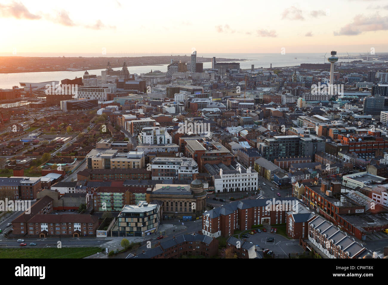 Stadtzentrum von Liverpool in der Abenddämmerung Stockfoto