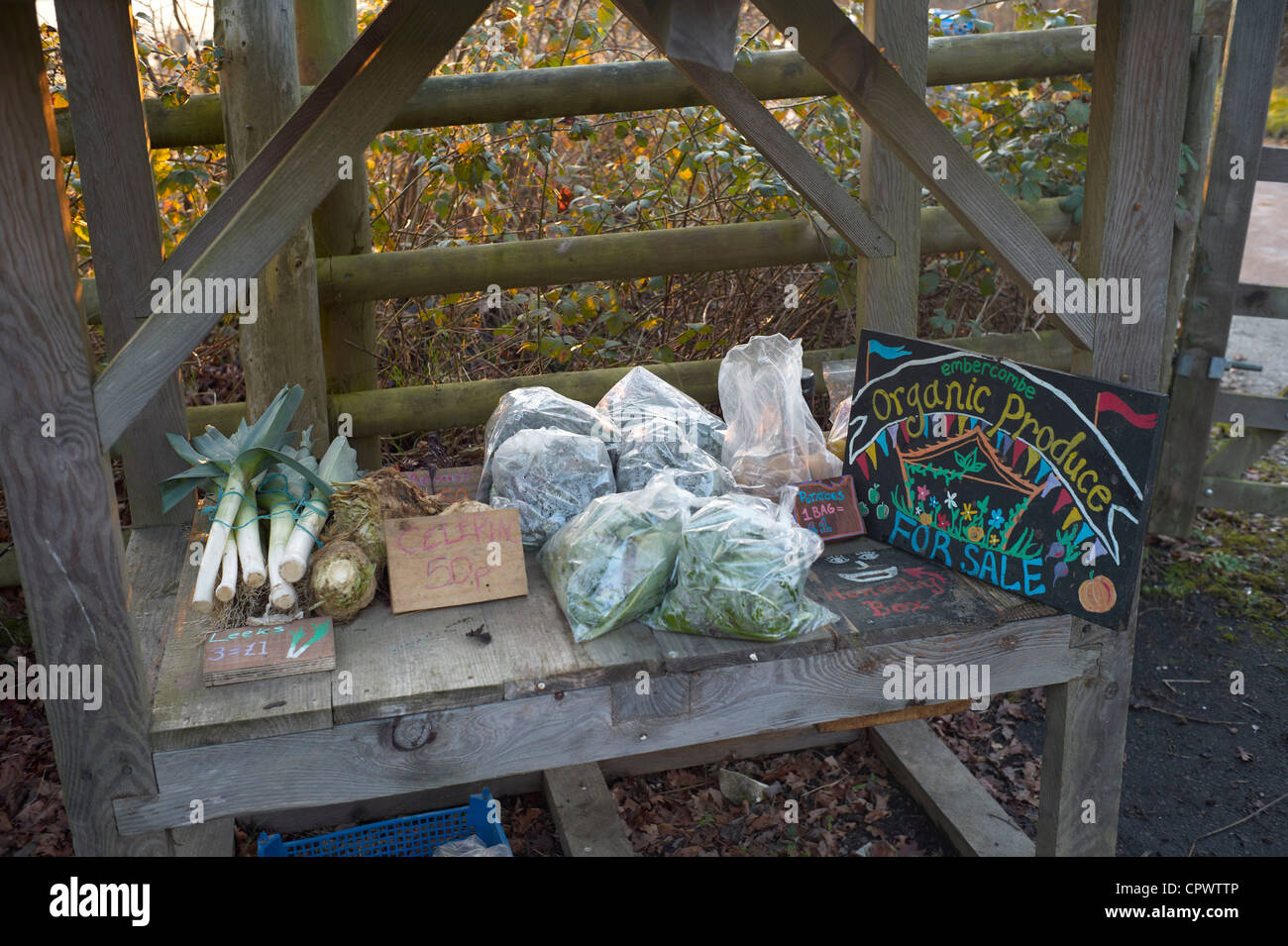 Produkte werden an einem Farmtor in Embercombe in der Nähe von Haldon in Devon verkauft Stockfoto