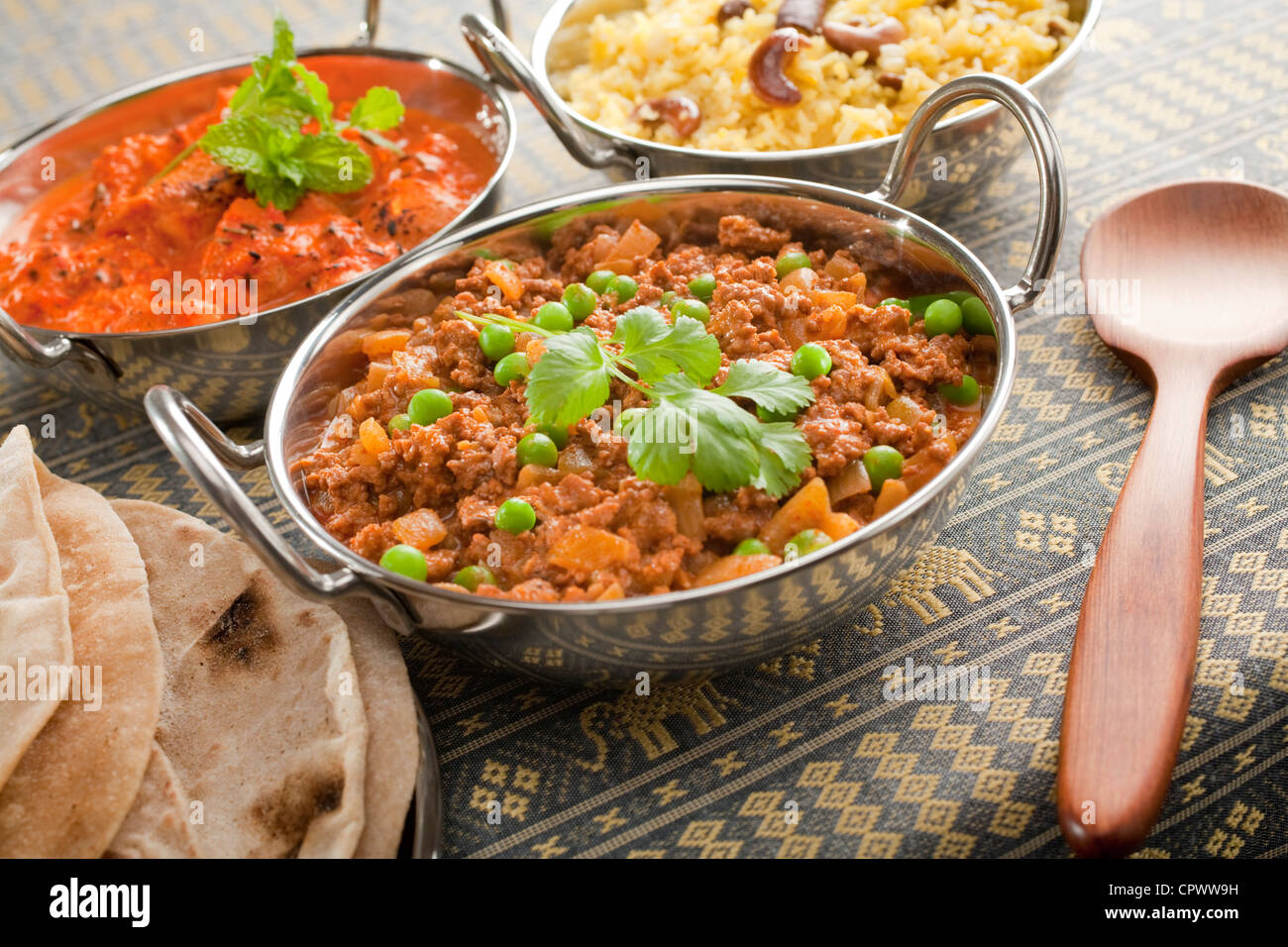 Eine Auswahl an indischen Currys in Balti Gerichte oder Karahi. Stockfoto