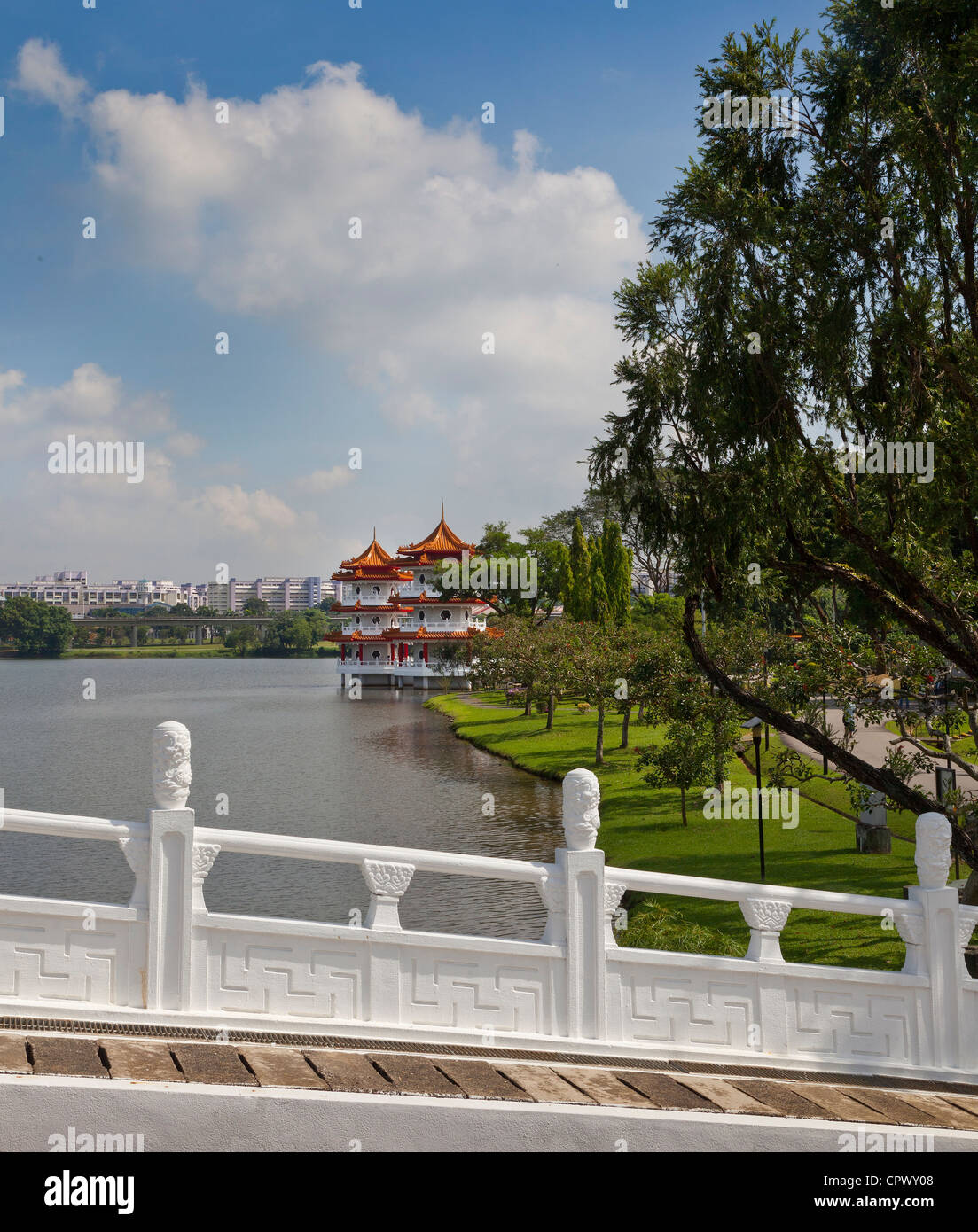 Der 'Pai Hung Ch'iao' Brücke, dem weißen Regenbogen, 13-Bogen-Brücke, Singapur chinesischen Garten. Stockfoto