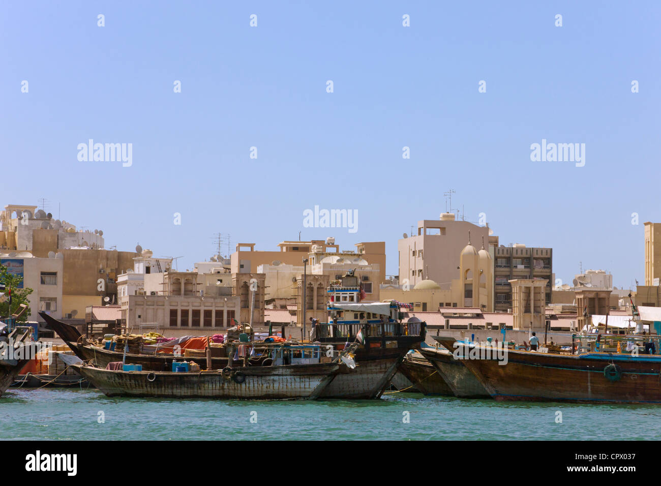 Boote am Khor Dubai (Dubai Creek), Dubai, Vereinigte Arabische Emirate Stockfoto