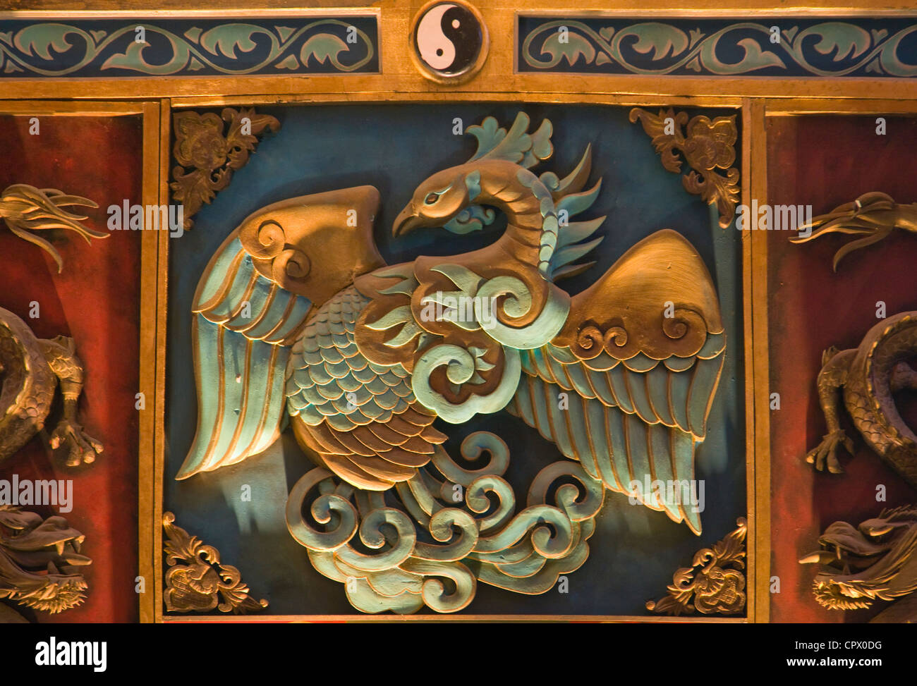 Chinesischen Motiv, Phoenix und Symbol von Yin und Yangl, Dubai, Vereinigte Arabische Emirate Stockfoto