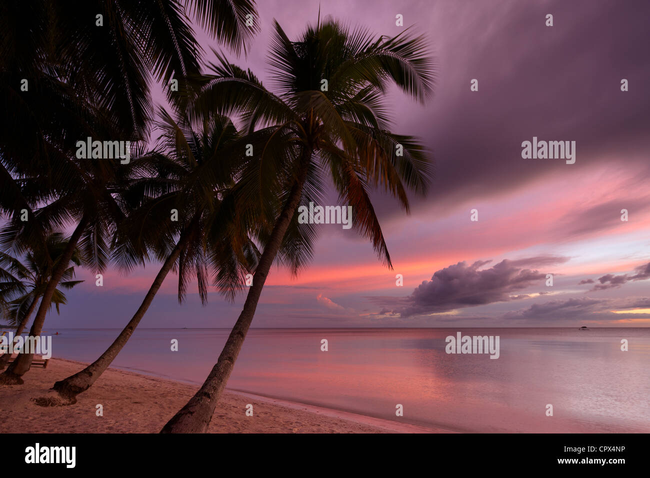 Strand von San Juan in der Abenddämmerung, Siquijor, die Visayas, Philippinen Stockfoto