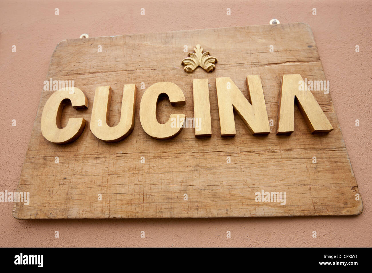 Cucina Küche Zeichen in Piazza Bucciarelli, Panzano in Chianti, Toskana, Italien Stockfoto