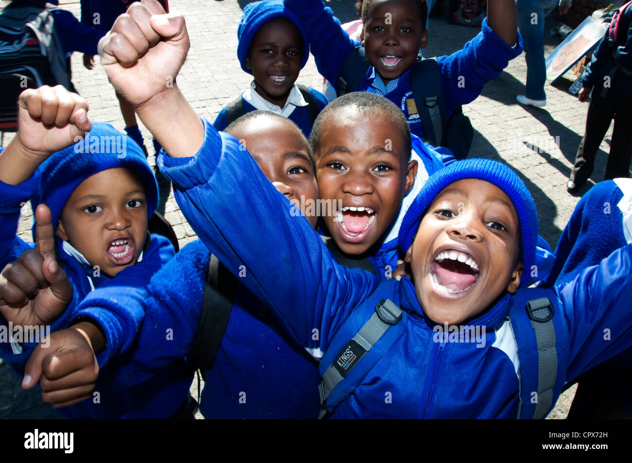 Closeup Aufnahme von Schulkindern jubeln Stockfoto