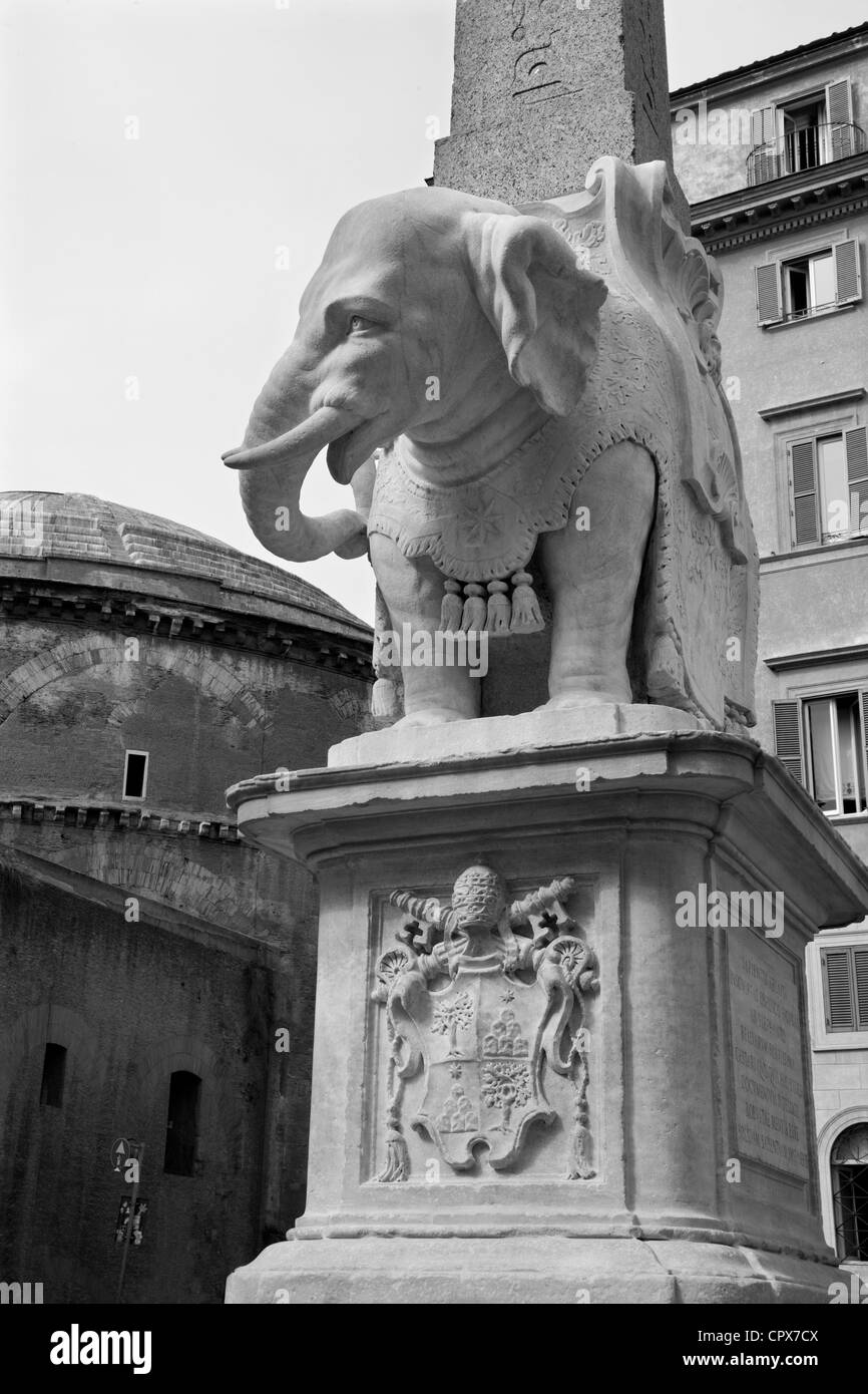 Rom - Elefant und Obelisken auf der Piazza Santa Maria Sopra Minerva Stockfoto