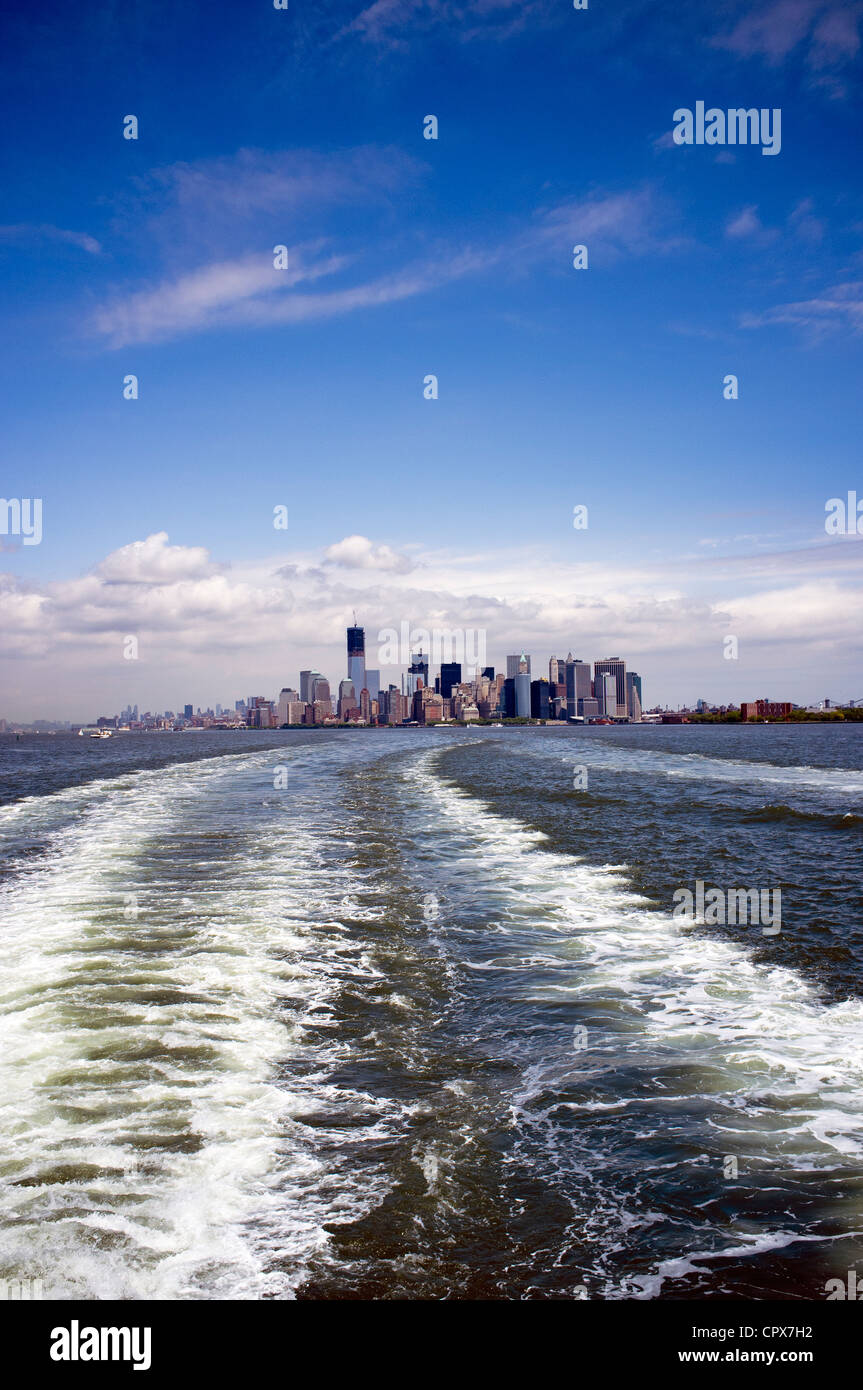 Downtown Manhattan gesehen vom Hafen von New York USA Stockfoto