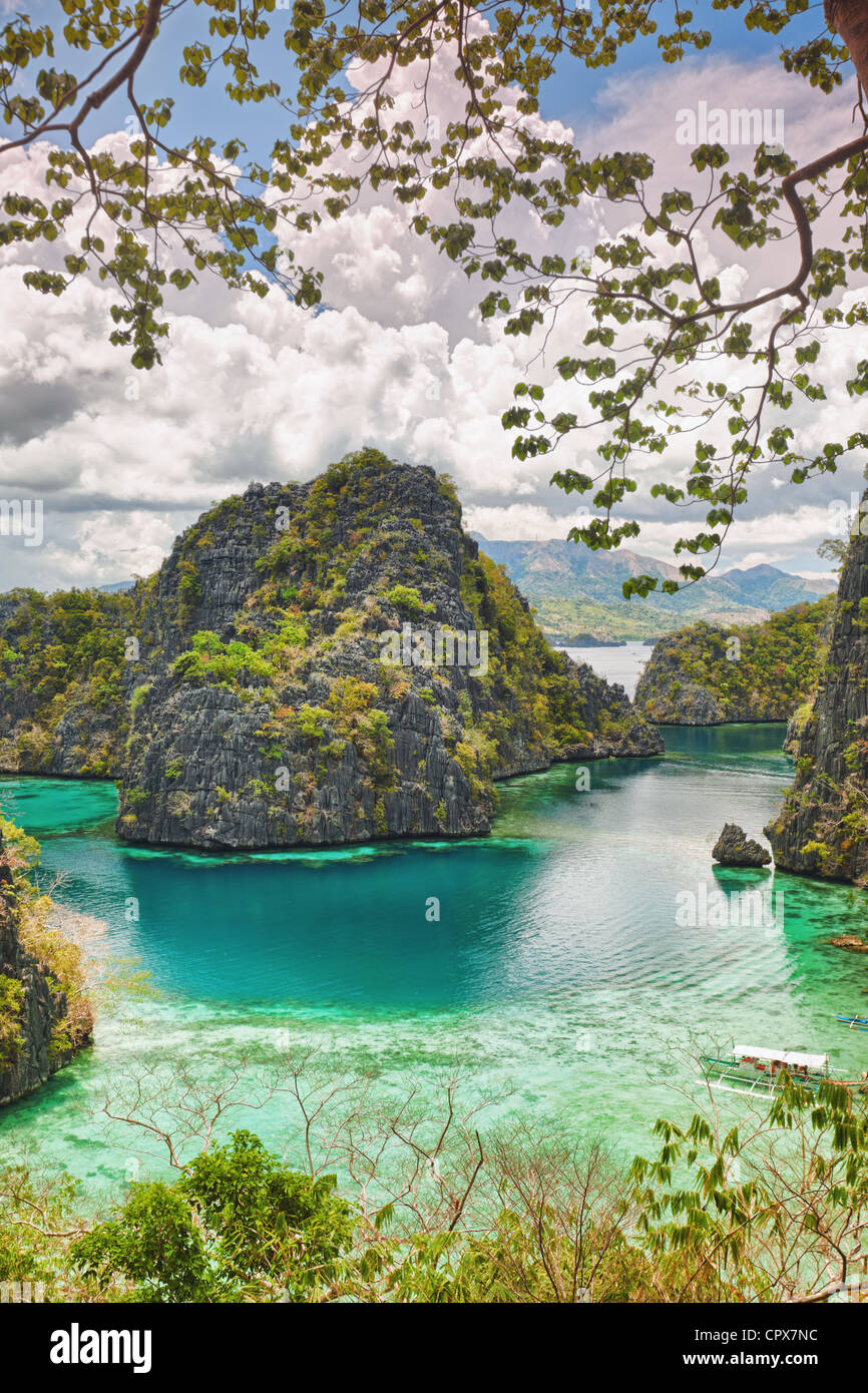 Tropischen Lagune auf dem Weg zum Kayangan See. Coron Insel Stockfoto