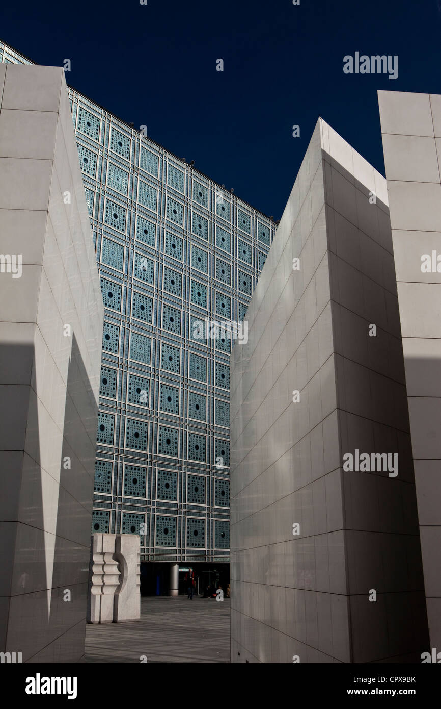 Exterieur des Institut du Monde Arabe (IMA) oder der arabischen Welt-Institut (AWI), Paris, Frankreich von Architekt Jean Nouvel. Stockfoto Exterieur des Institut du Monde Arabe (IMA) oder der arabischen Welt-Institut (AWI), Paris, Frankreich von Architekt Jean Nouvel. Stockfoto