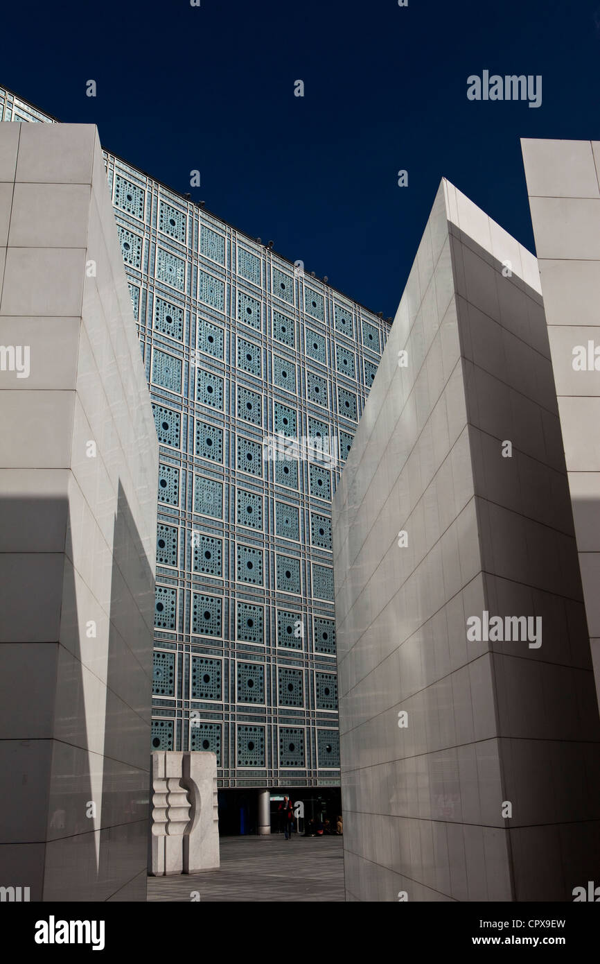Exterieur des Institut du Monde Arabe (IMA) oder der arabischen Welt-Institut (AWI), Paris, Frankreich von Architekt Jean Nouvel. Stockfoto