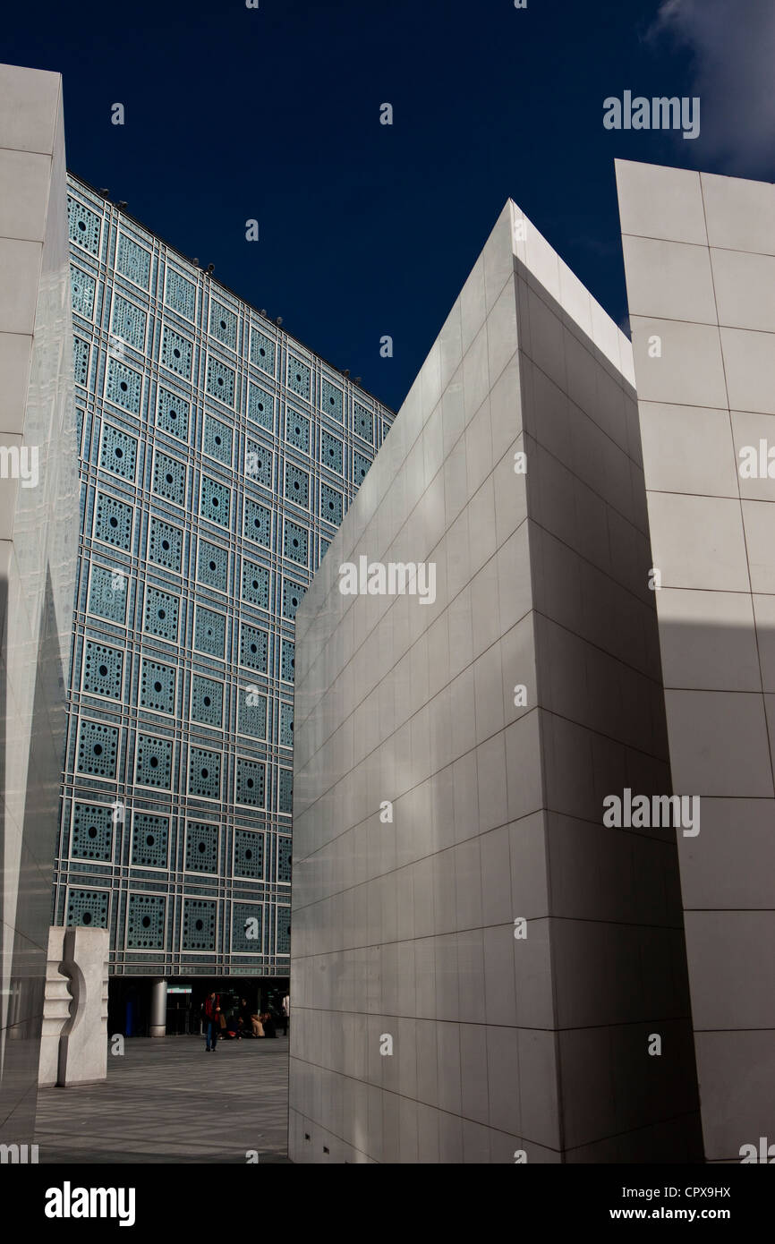 Exterieur des Institut du Monde Arabe (IMA) oder der arabischen Welt-Institut (AWI), Paris, Frankreich von Architekt Jean Nouvel. Stockfoto Exterieur des Institut du Monde Arabe (IMA) oder der arabischen Welt-Institut (AWI), Paris, Frankreich von Architekt Jean Nouvel. Stockfoto