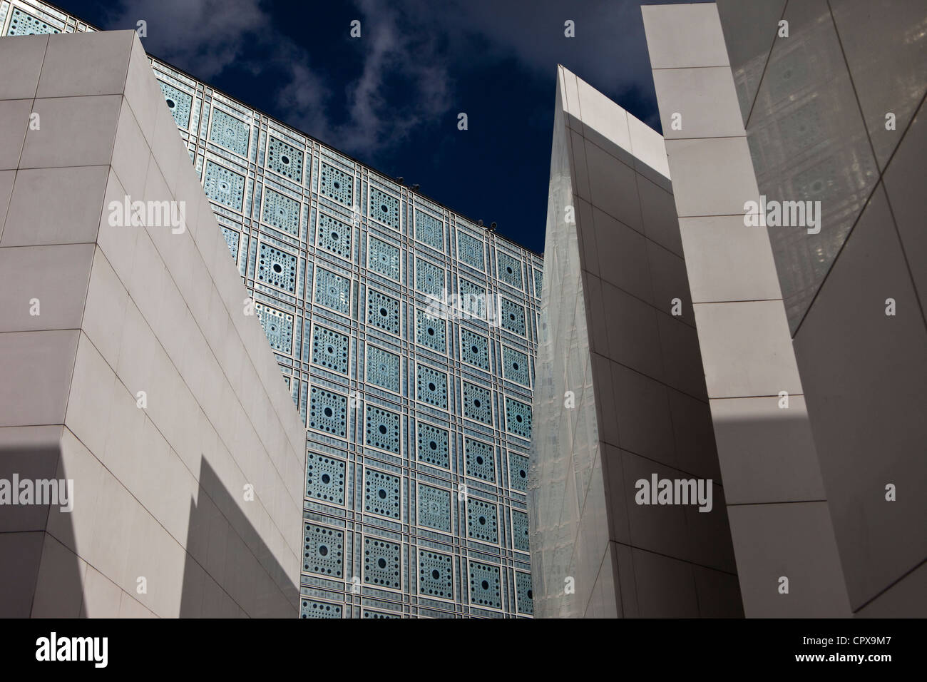 Exterieur des Institut du Monde Arabe (IMA) oder der arabischen Welt-Institut (AWI), Paris, Frankreich von Architekt Jean Nouvel. Stockfoto Exterieur des Institut du Monde Arabe (IMA) oder der arabischen Welt-Institut (AWI), Paris, Frankreich von Architekt Jean Nouvel. Stockfoto