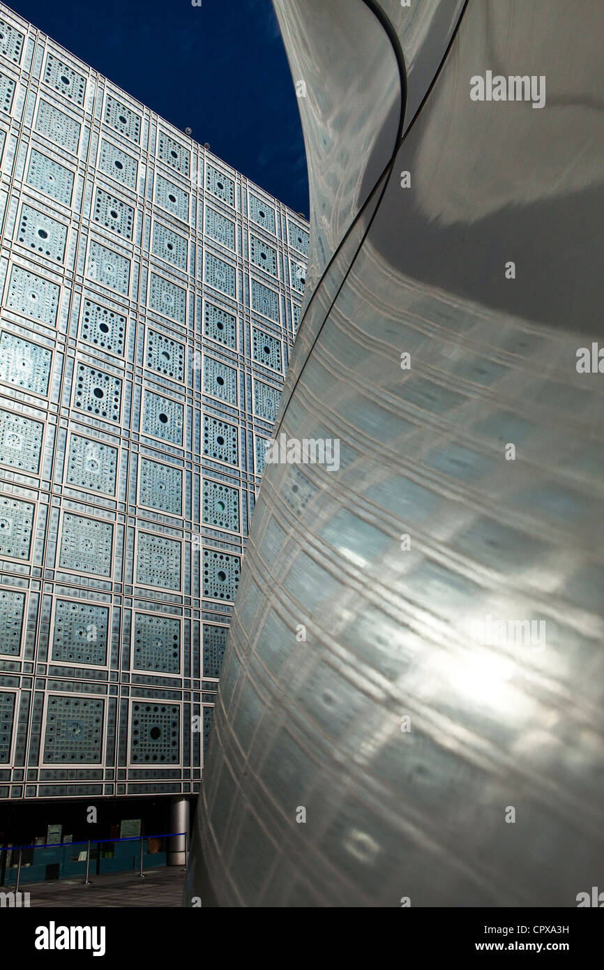 Exterieur des Institut du Monde Arabe (IMA) oder der arabischen Welt-Institut (AWI), Paris, Frankreich von Architekt Jean Nouvel. Stockfoto Exterieur des Institut du Monde Arabe (IMA) oder der arabischen Welt-Institut (AWI), Paris, Frankreich von Architekt Jean Nouvel. Stockfoto