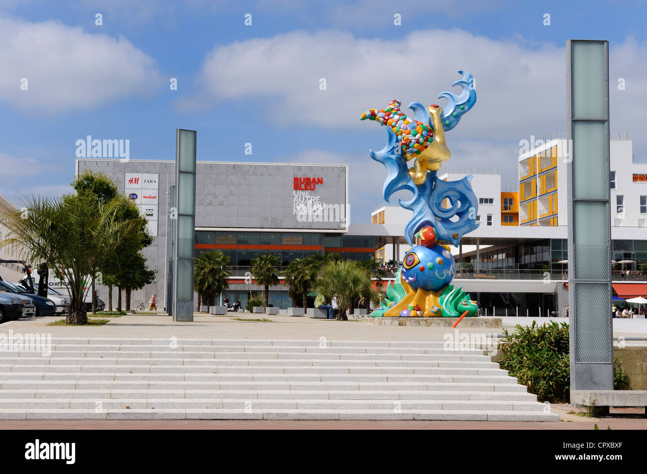 Frankreich-Loire-Atlantique Saint-Nazaire die Ruban Bleu neue Shopping Mall und Sirene (Nixe) Skulptur des Künstlers Federica Matta Stockfoto