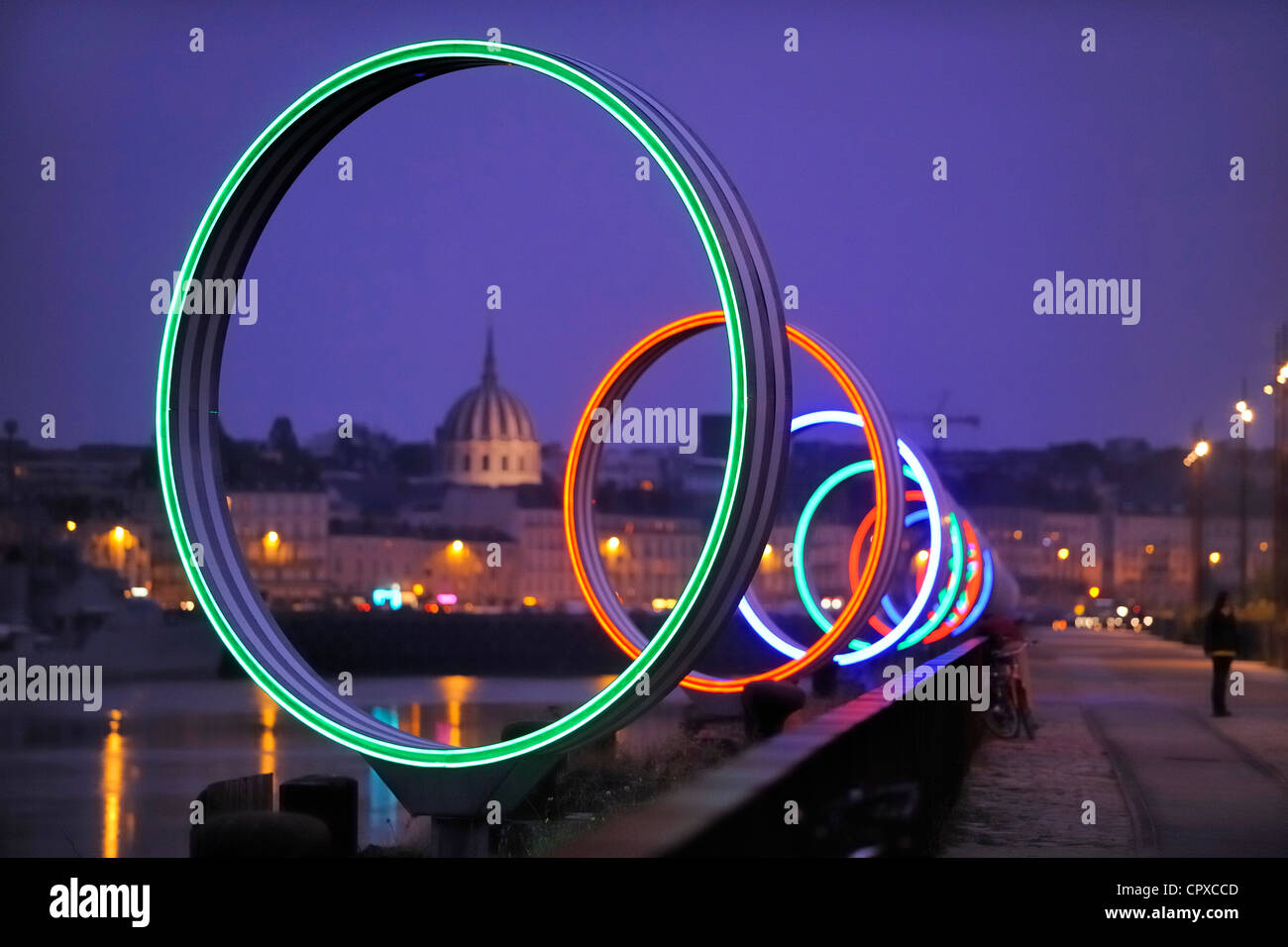 Frankreich, Loire-Atlantique, Nantes, Ile de Nantes, Buren Ringe auf Loire River Kais Stockfoto