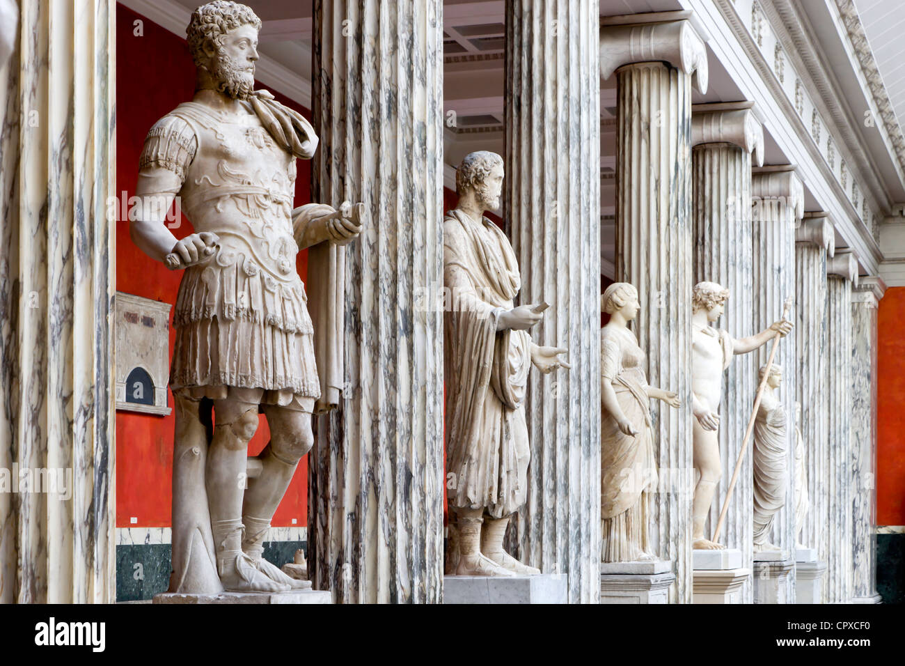 Reihe von Skulpturen im Ny Carlsberg Glyptotek Stockfoto