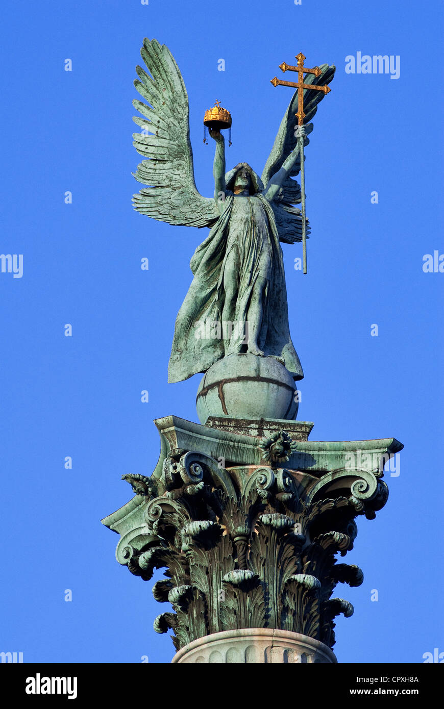 Ungarn Budapest Heldenplatz (Hosok Tere) Weltkulturerbe von UNESCO-Spalte der 45 Meter hohe mit Erzengel Gabriel Stockfoto