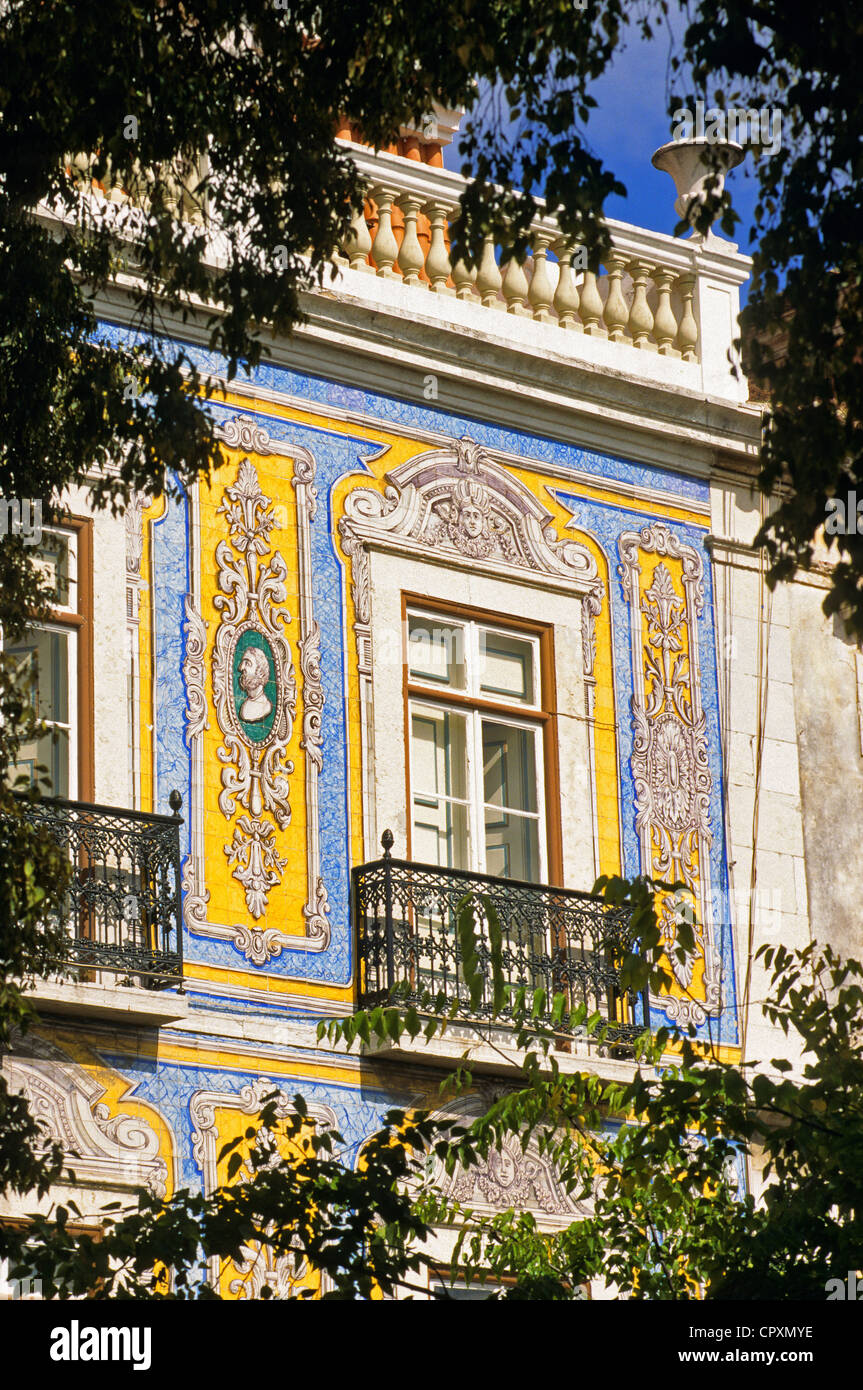 Portugal, Lissabon, Fassade in Azulejos, Santa Clara Straße, neben dem Markt abgedeckt Stockfoto