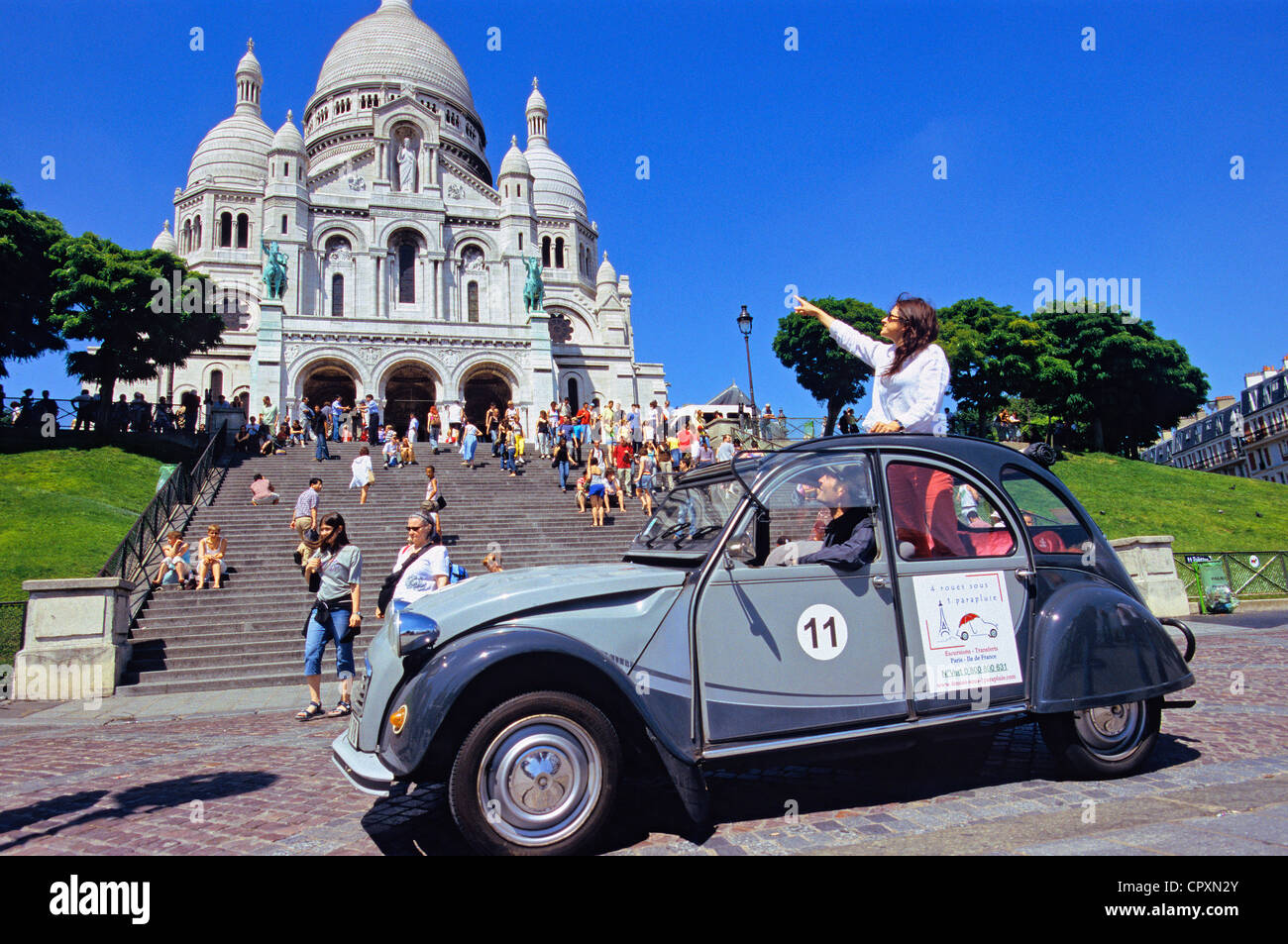 Frankreich, Paris, 2CV Tour in Paris, Montmartre-Viertel, Basilique du Sacré Coeur (Basilika des Heiligen Herzens) Stockfoto