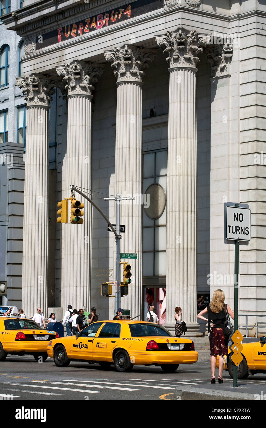 USA New York City Lower Manhattan Gebäude 1840 der Union Square Savings Bank umgewandelt in Daryl Roth Theater in Stockfoto