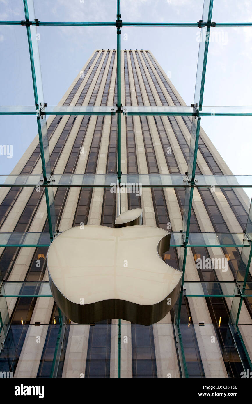 Vereinigte Staaten, New York City, Manhattan, Midtown, Apple Store auf der 5th Avenue, gegenüber dem Central Park Stockfoto