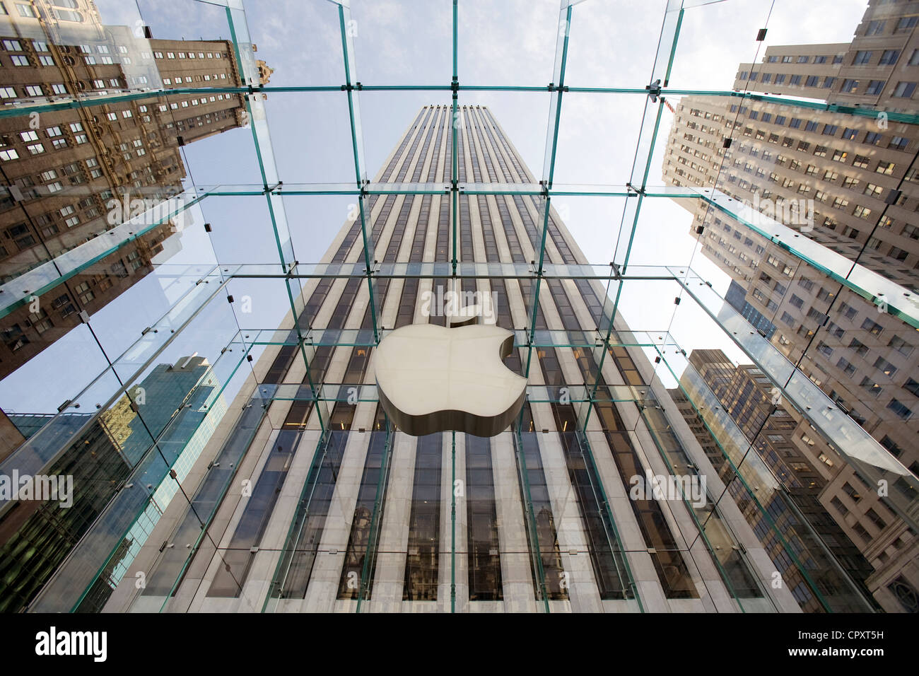 Vereinigte Staaten, New York City, Manhattan, Midtown, Apple Store auf der 5th Avenue, gegenüber dem Central Park Stockfoto