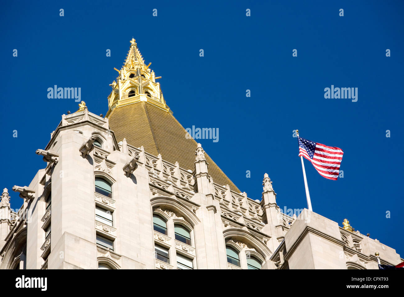 USA New York City Manhattan Midtown New York Life Insurance Company oder NYLIC Gebäude mit seiner Goldenen Dachl American Stockfoto