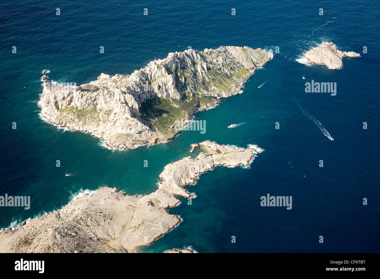 Bouches du Rhone in Frankreich Massif des Calanques Cap Croisette Baie des Singes Ile Maïre in Marseille Luftbild Calanques Stockfoto