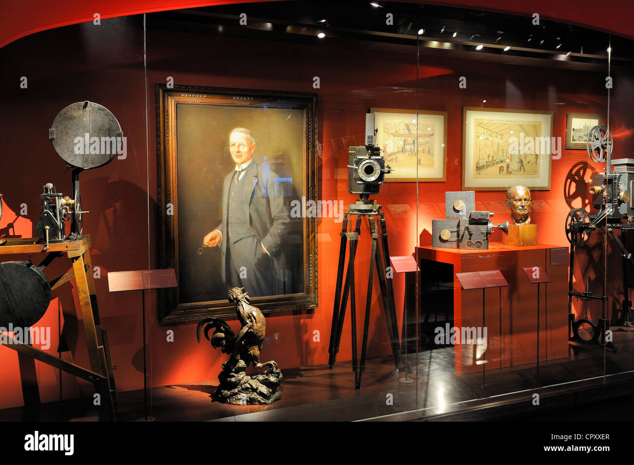 Frankreich Paris la Cinémathèque Française ex American Center von Architekt Gehry im Park von Bercy Ausstellung auf Französisch Stockfoto