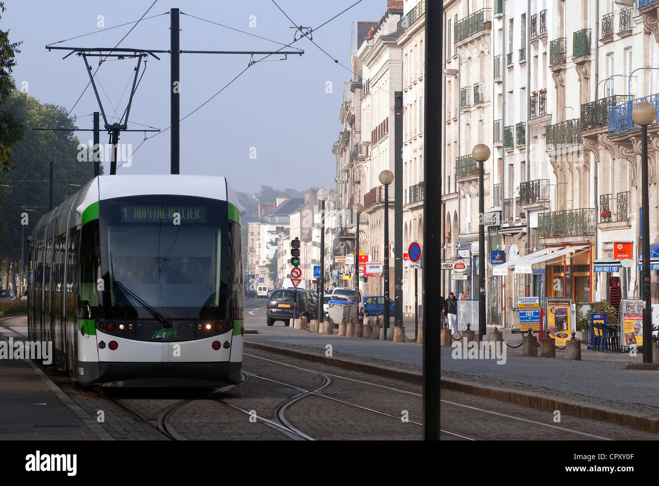 Frankreich, Loire-Atlantique, Nantes, Straßenbahn auf dem Quai De La Fosse Stockfoto