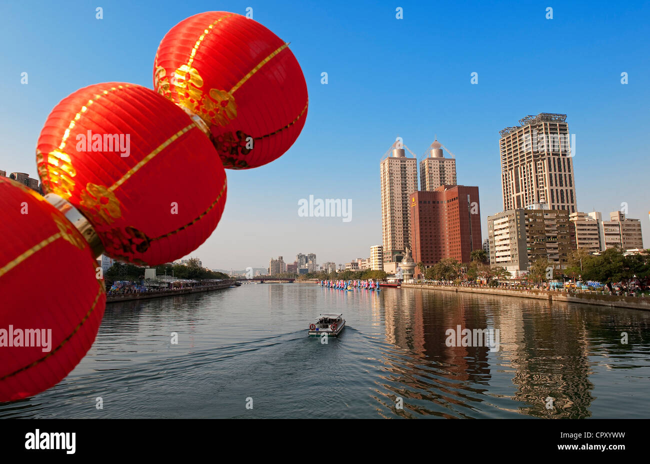 Taiwan, Kaohsiung, Ufer des Flusses Liebe Papierlaternen Stockfoto