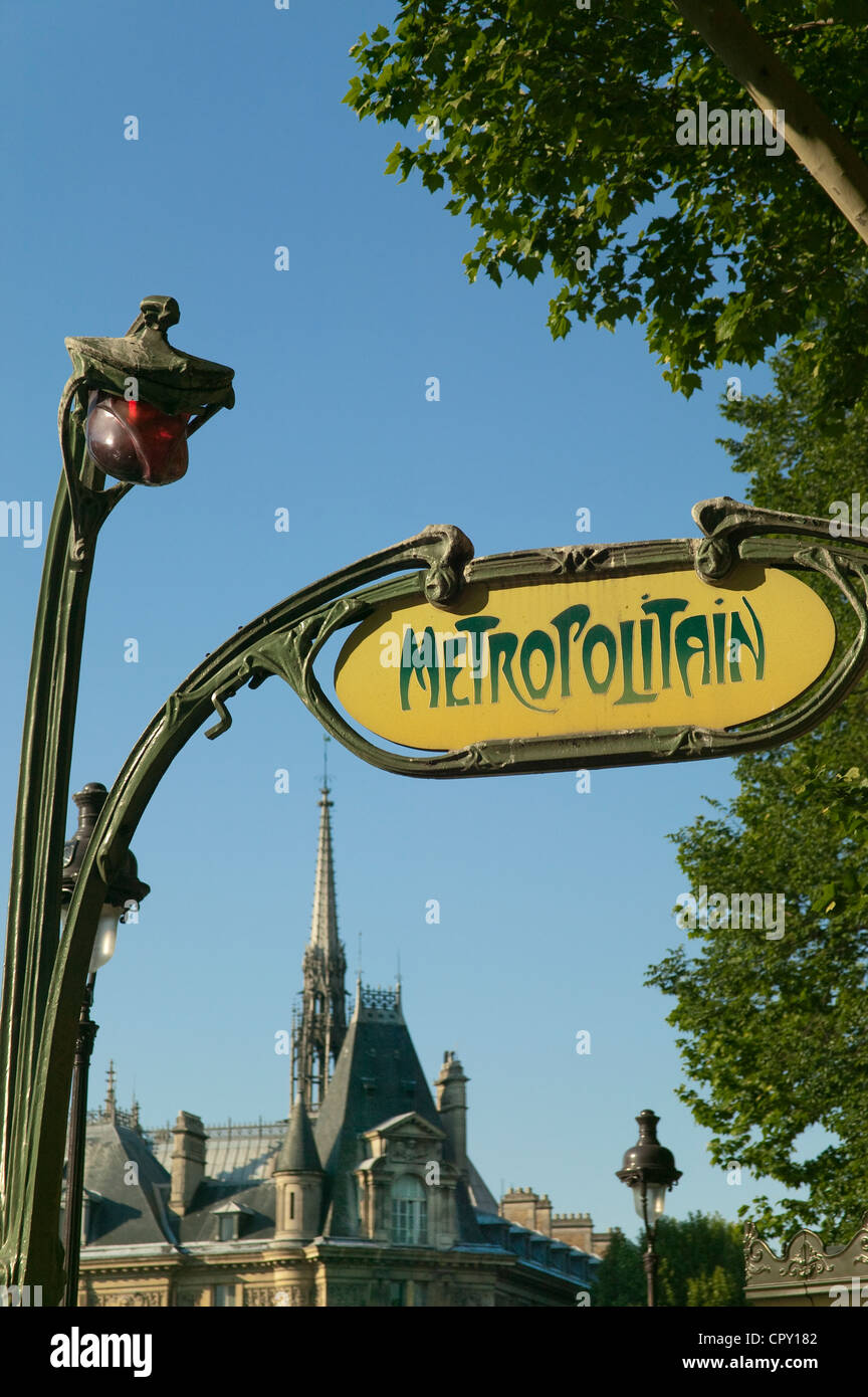 Metro Ortseingangsschild, Palais de Justice, Paris, Frankreich Stockfoto