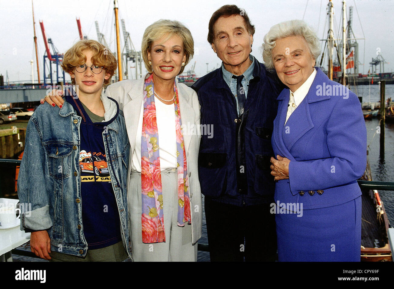 Quinn, Freddy, * 27.9.1931, österreichischer Schauspieler und  Schlagersänger, Gruppenbild, mit Julian Hennek, Dagmar Berghoff und Heidi  Kabel, anlässlich von Quinns 65. Geburtstag, 1996 Stockfotografie - Alamy