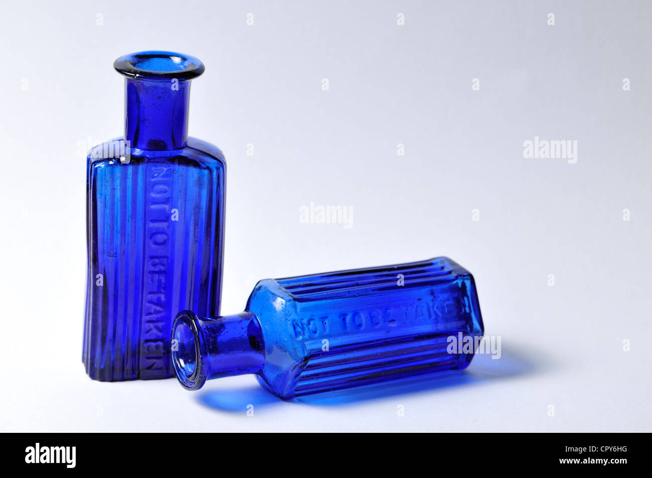 Blaue Poison Flaschen "Nicht zu genommen" Stockfoto