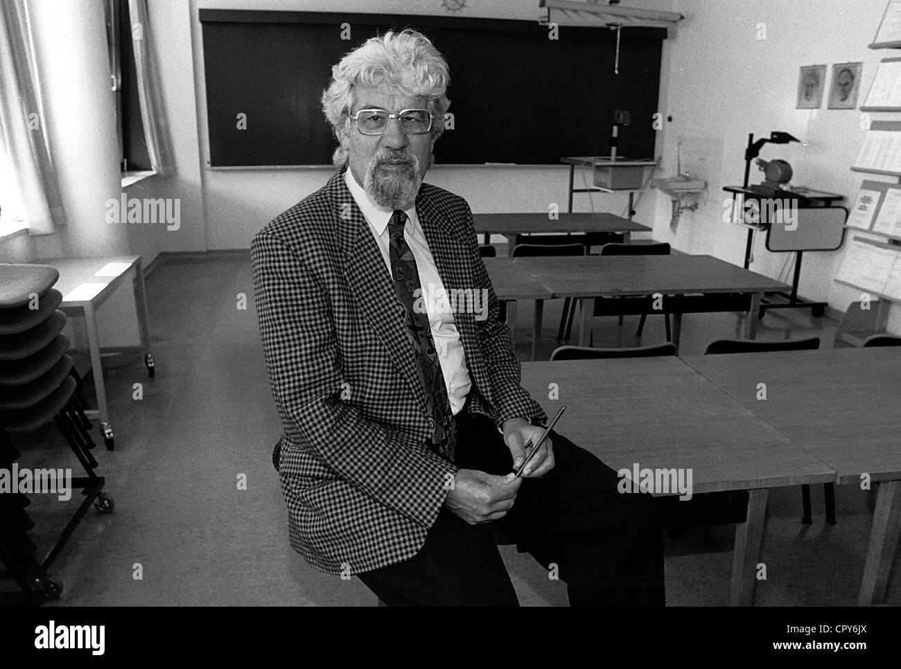 Duerr, Professor Hans-Peter, 7.10.1929 - 18.5.2014, Deutscher Kernphysiker, halbe Länge, als Direktor des Max-Planck-Instituts für Physik in München, Stockfoto