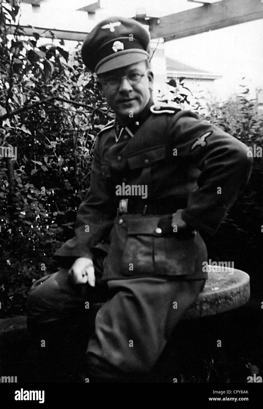 Moeller, Eberhard Wolfgang, 6.1.1906 - 1.1.1972, deutscher Autor/Schriftsteller, halbe Länge, mit der Uniform eines Waffen-SS NCO, ca. 1942/1943, Stockfoto