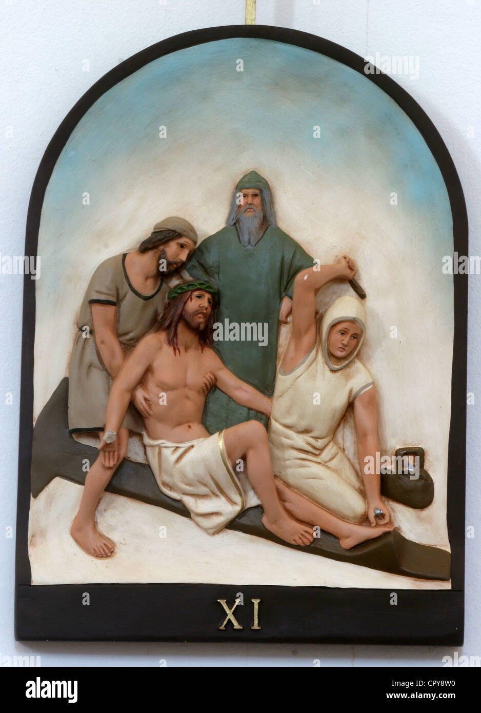 11. der Kreuzweg, Kreuzigung: Jesus wird ans Kreuz genagelt Stockfoto