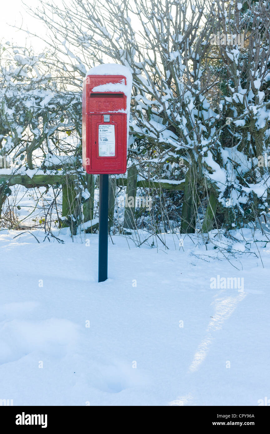 Schneebedeckte Briefkasten in Northumberland Landschaft Stockfoto