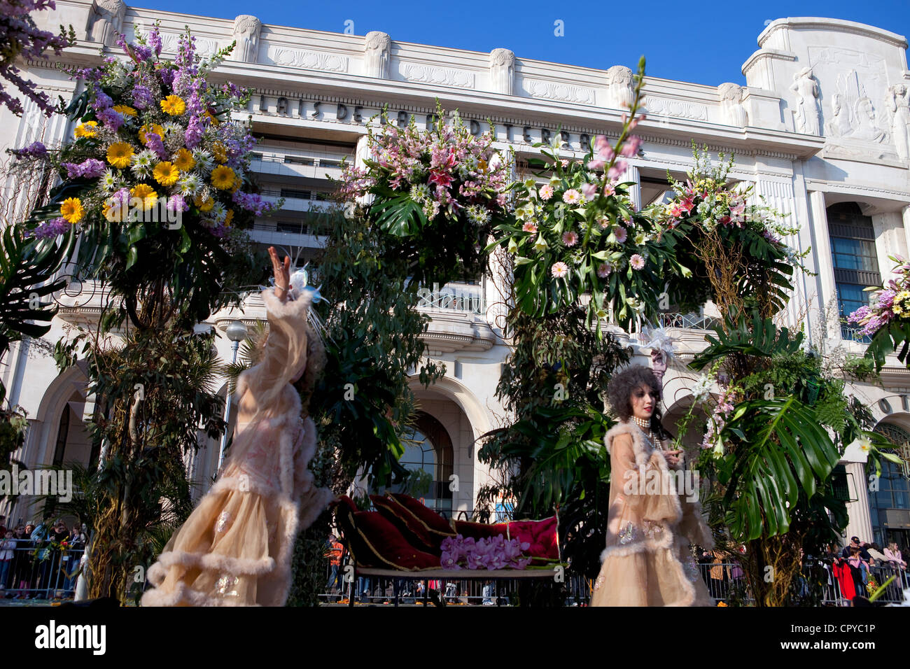 Frankreich Alpes Maritimes Nizza Karneval 2009 Blume Corso Prozession der Karneval Festwagen dekoriert mit Blumen oder Schlacht von Stockfoto