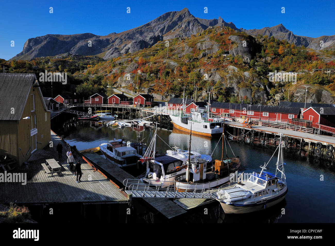 Norwegen, Nordland County, Lofoten-Inseln, Flakstadoy Insel, Hafen von Nussfjord restaurierte Dorf Stockfoto