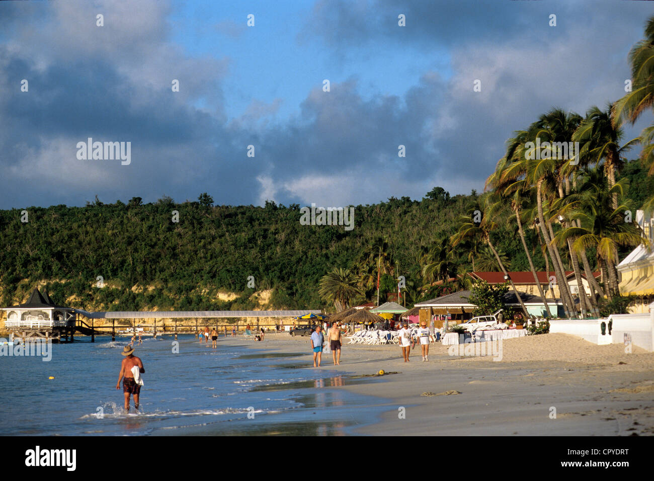 Antigua und Barbuda, Antigua Insel, Strand der Dickenson Bay, Hotels und Ort für Strand-Freizeit Stockfoto