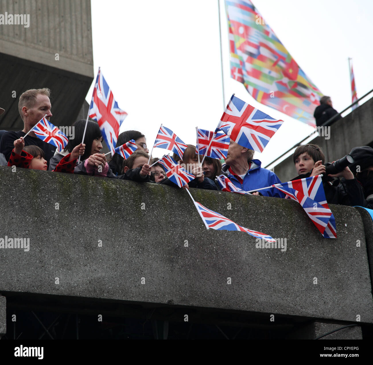 Massen feiern die Queens-Diamant-Jubiläum in London. Stockfoto