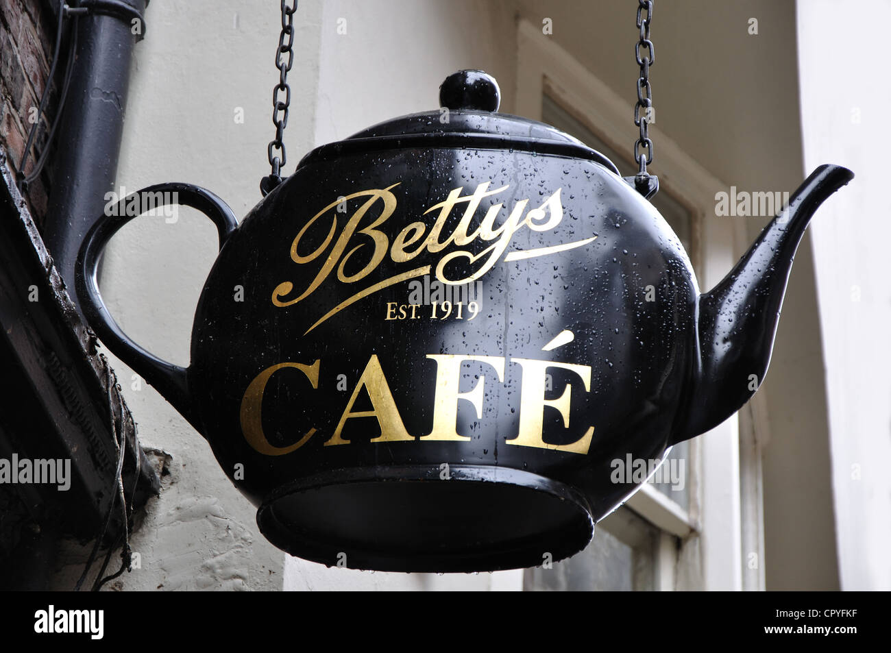 Teekanne Zeichen für Bettys Café und Teestube, Stonegate, York, England, UK Stockfoto