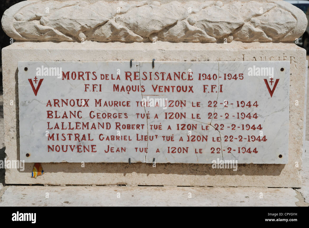 Eine Gedenktafel für WWII Résistance (Macchia) Mitglieder getötet im Bereich Ventoux. Stockfoto