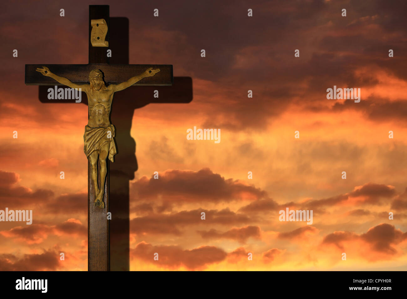 Zusammenfassung von Ostern Kreuz Kreuzigung und Jesus Christus am Himmel im  Hintergrund am Abend Stockfotografie - Alamy