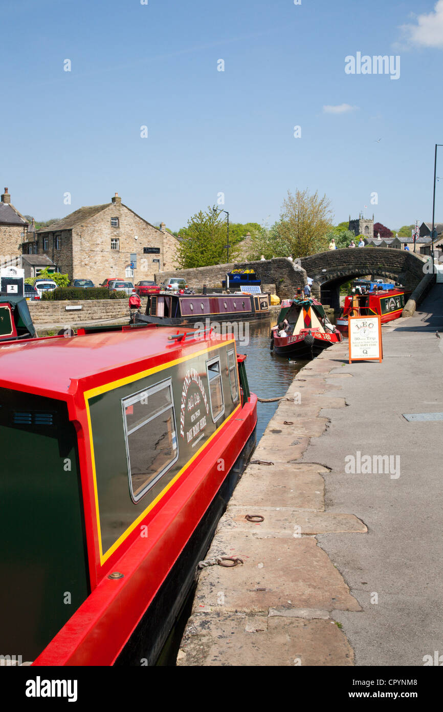 Narrowboats in Skipton Kanal-Becken North Yorkshire England Stockfoto