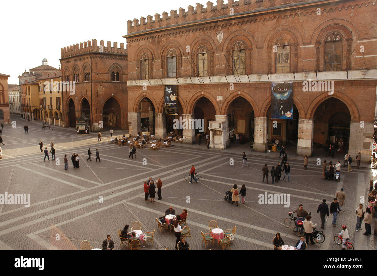 Italien. Cremona. Rathaus, begann im 13. Jahrhundert. Fassade durch Luigu Voghera (19. Jahrhundert). Comune Square. Stockfoto